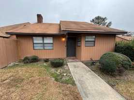 200 Rollins Dr - Photo 1 of 1