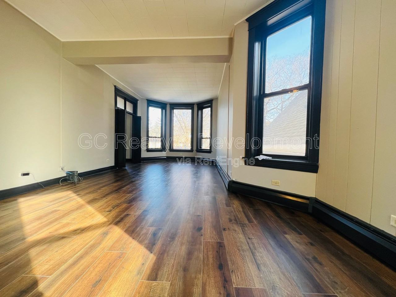 3408 N Greenview Ave #2 - Photo 3 of 15