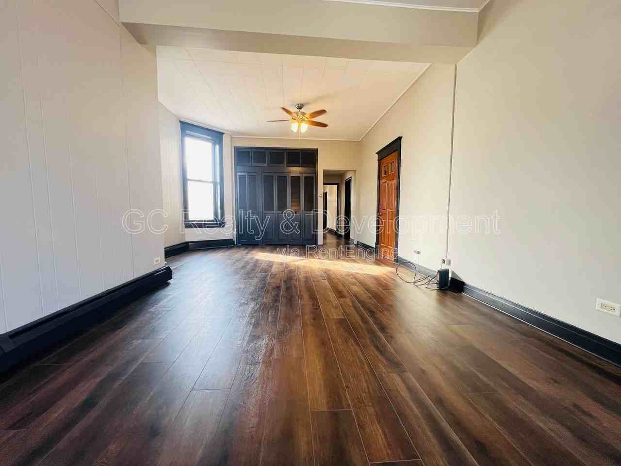 3408 N Greenview Ave #2 - Photo 5 of 15