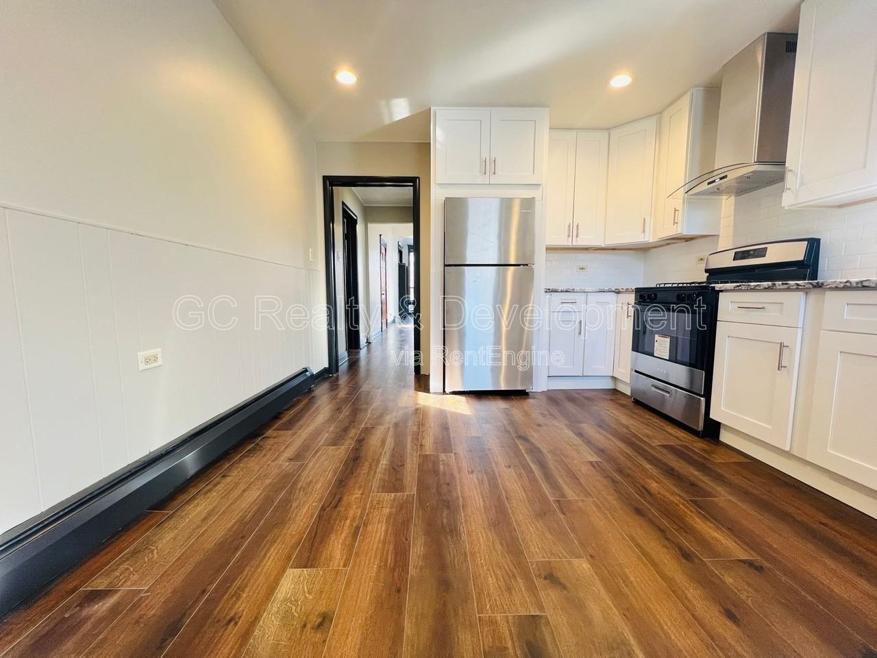 3408 N Greenview Ave #2 - Photo 7 of 15