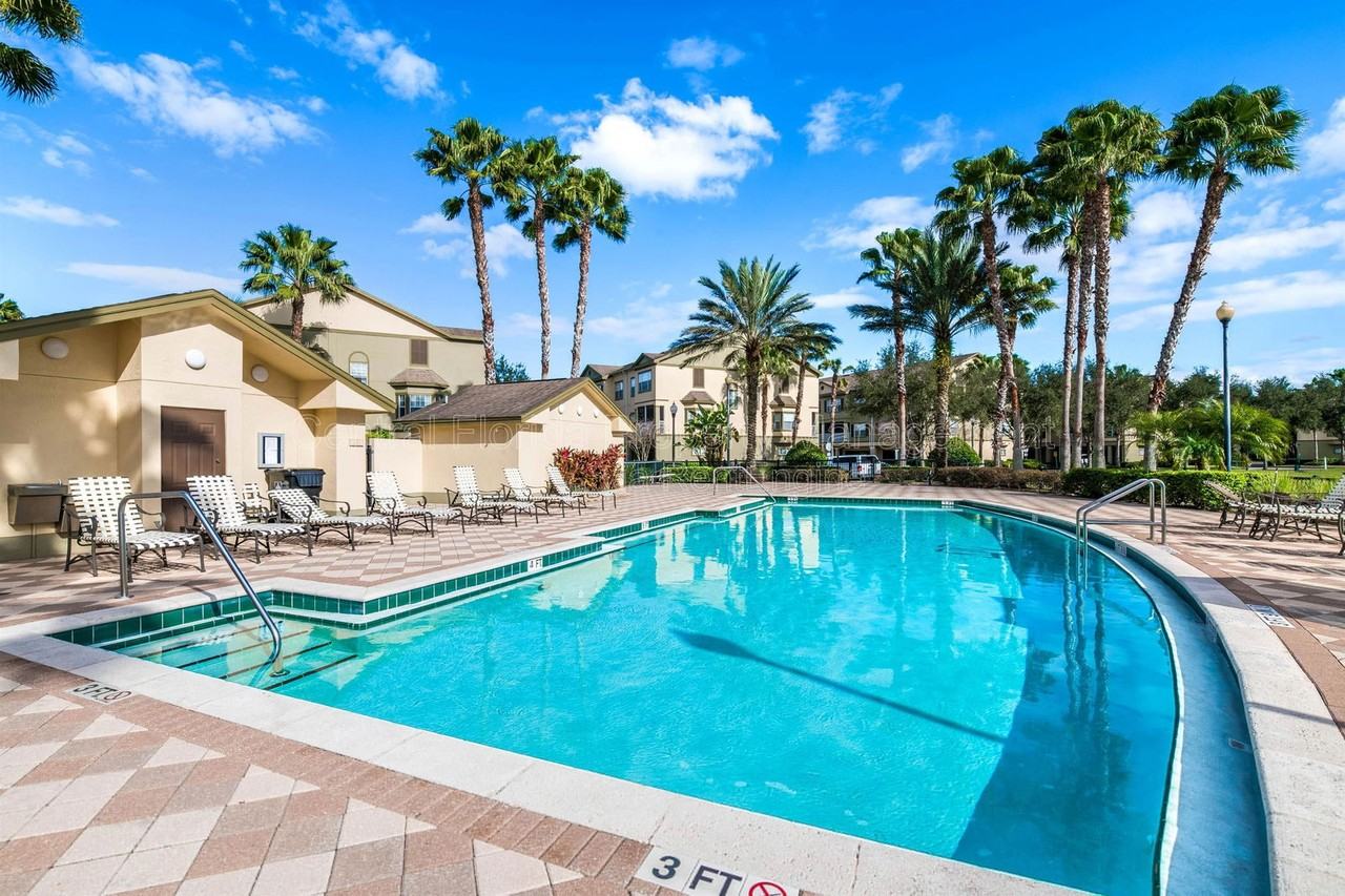 2460 Grand Central Pkwy #13 - Photo 3 of 27