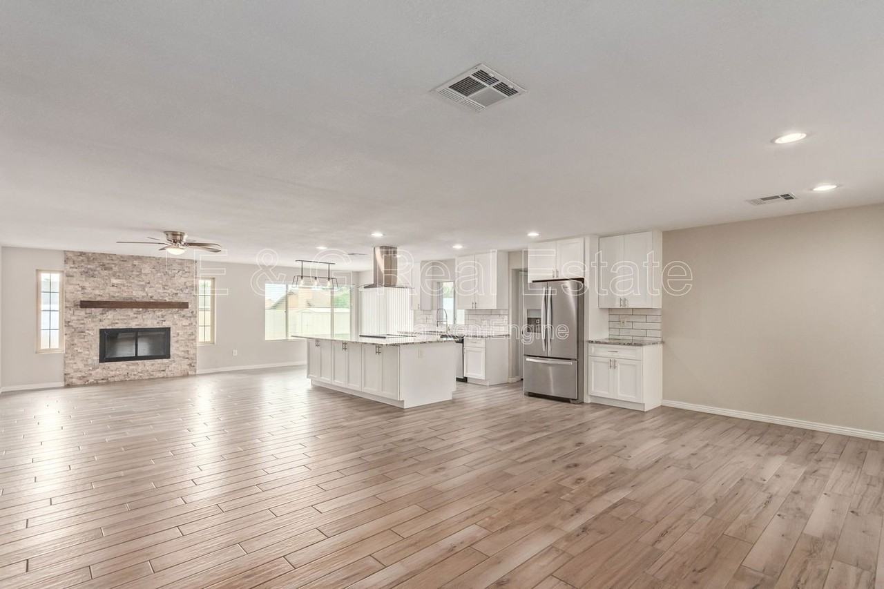 4833 E Kathleen Rd - Photo 4 of 27