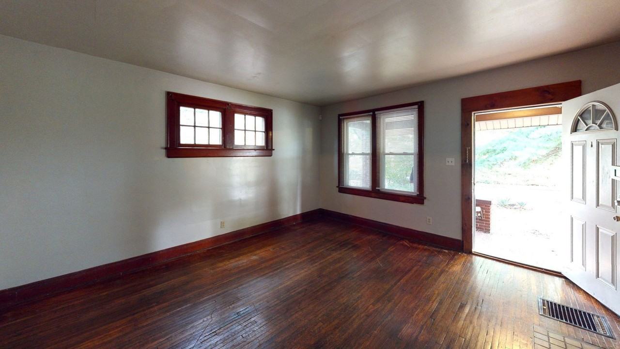 383 E 13th Ave - Photo 4 of 18