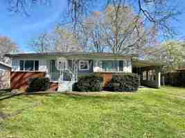 featured image of 221 Robert E Lee St #B