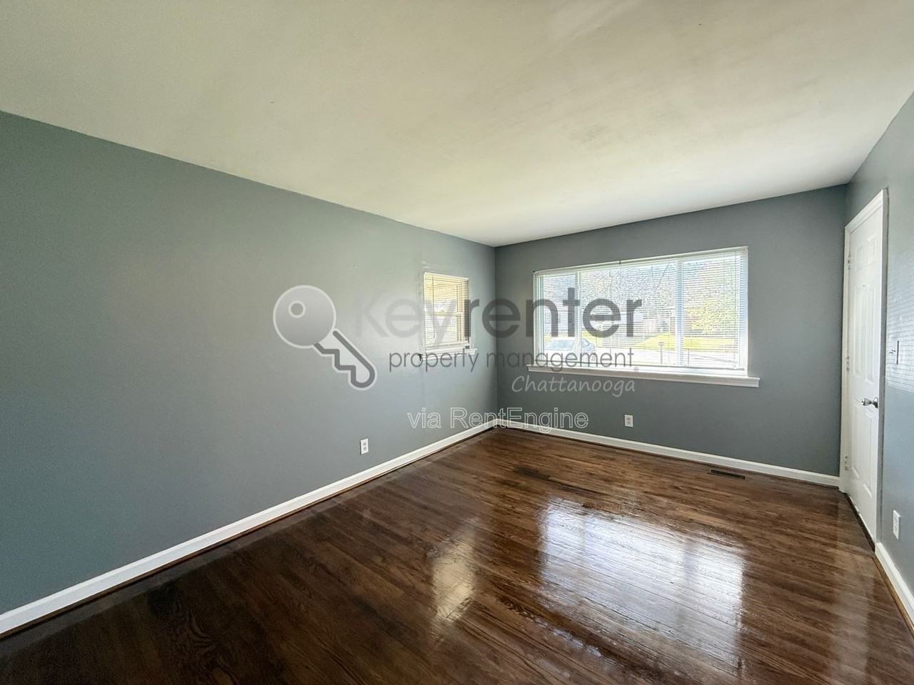 221 Robert E Lee St #B - Photo 2 of 10