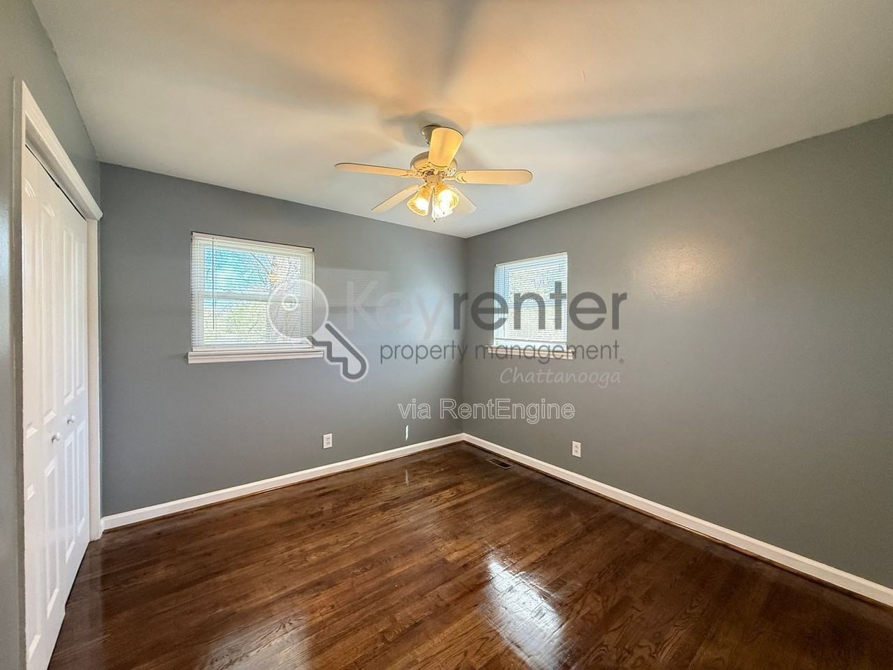 221 Robert E Lee St #B - Photo 5 of 10