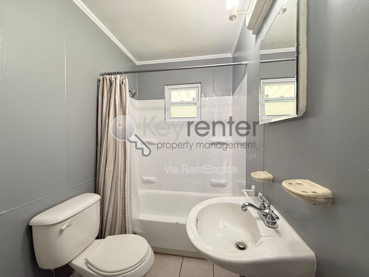 221 Robert E Lee St #B - Photo 6 of 10