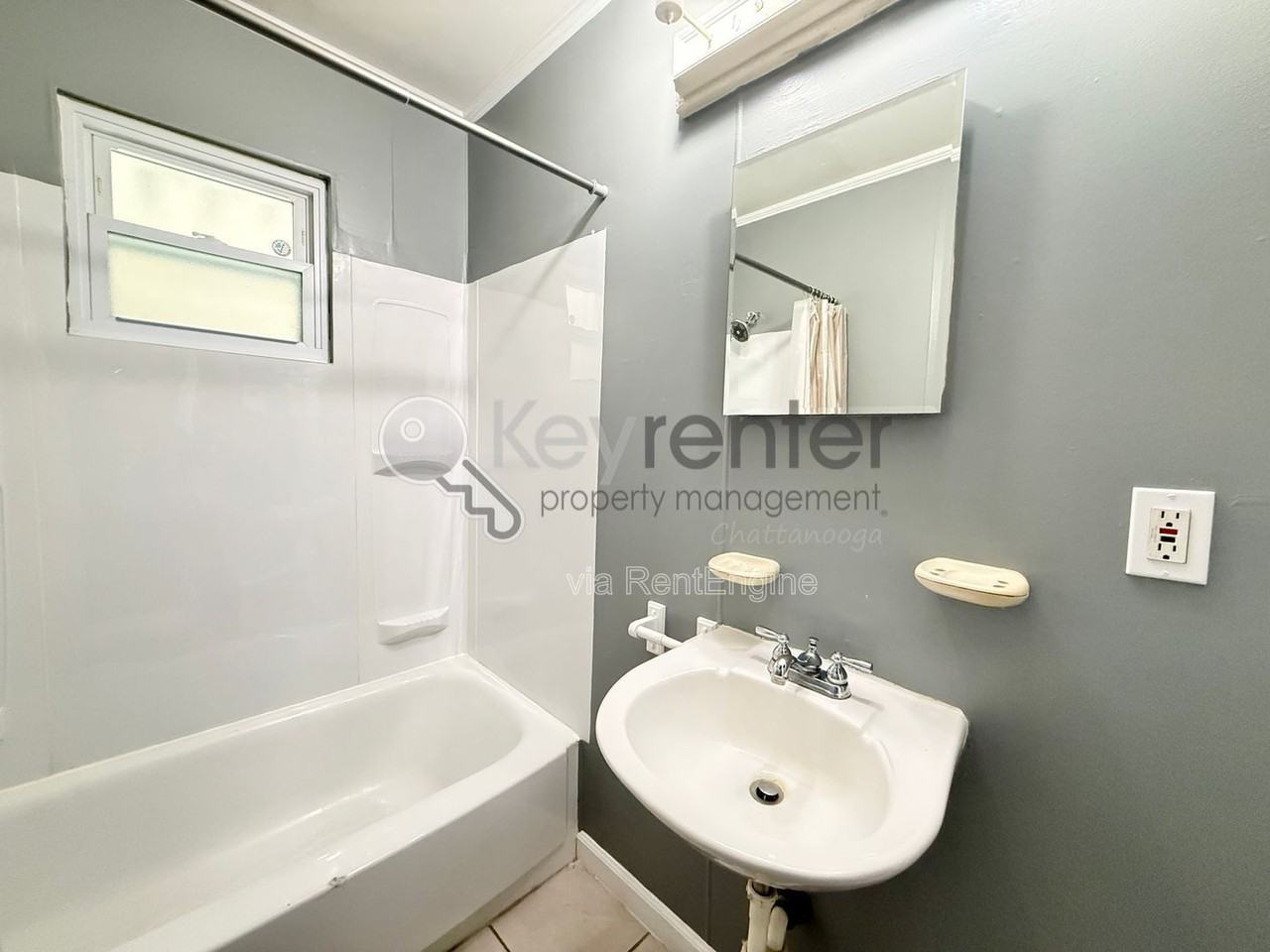 221 Robert E Lee St #B - Photo 7 of 10