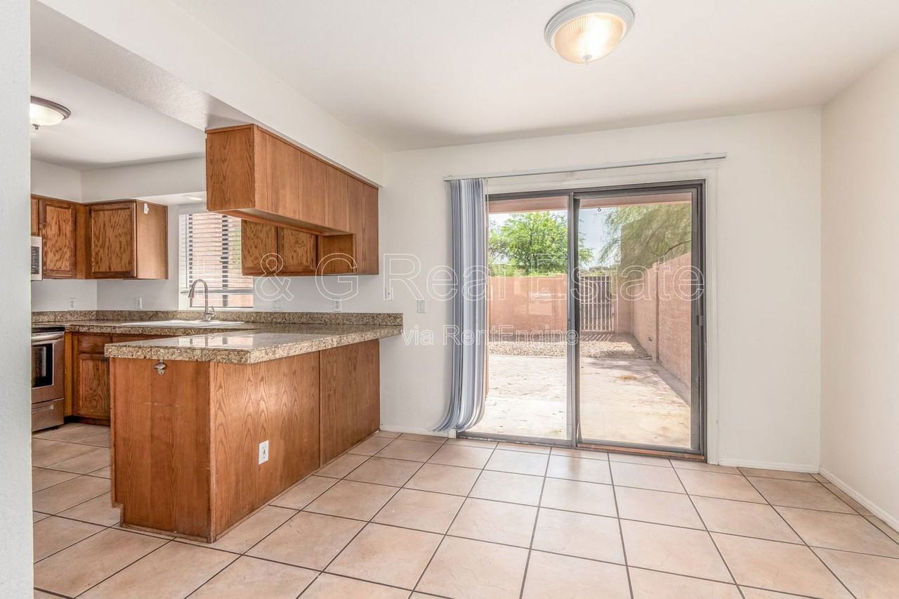 13627 N Hamilton Dr #102 - Photo 4 of 27