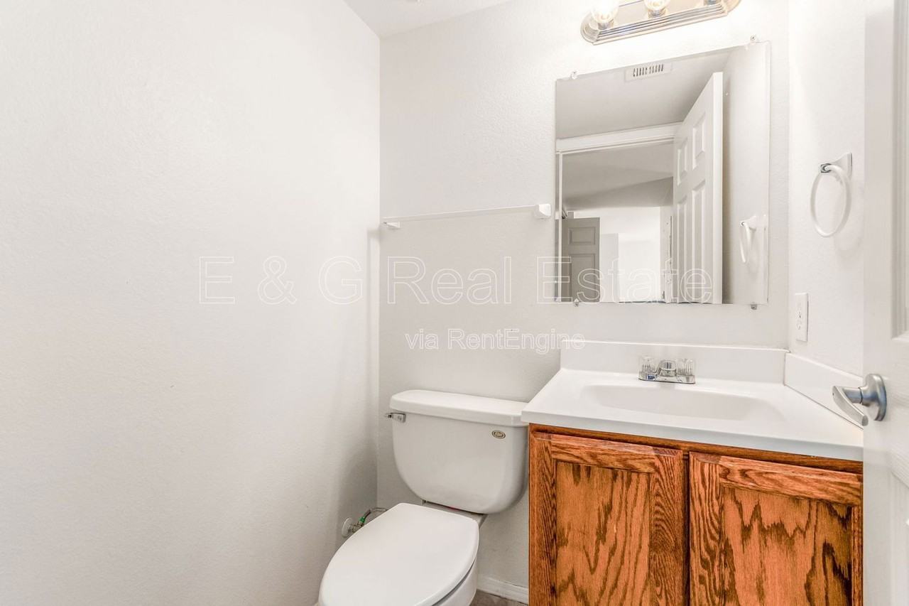 13627 N Hamilton Dr #102 - Photo 7 of 27