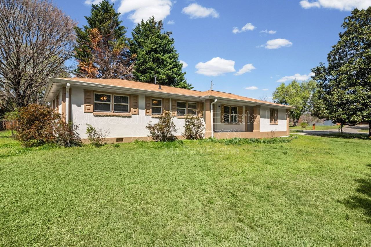 13 Hearthwood Ct - Photo 4 of 33