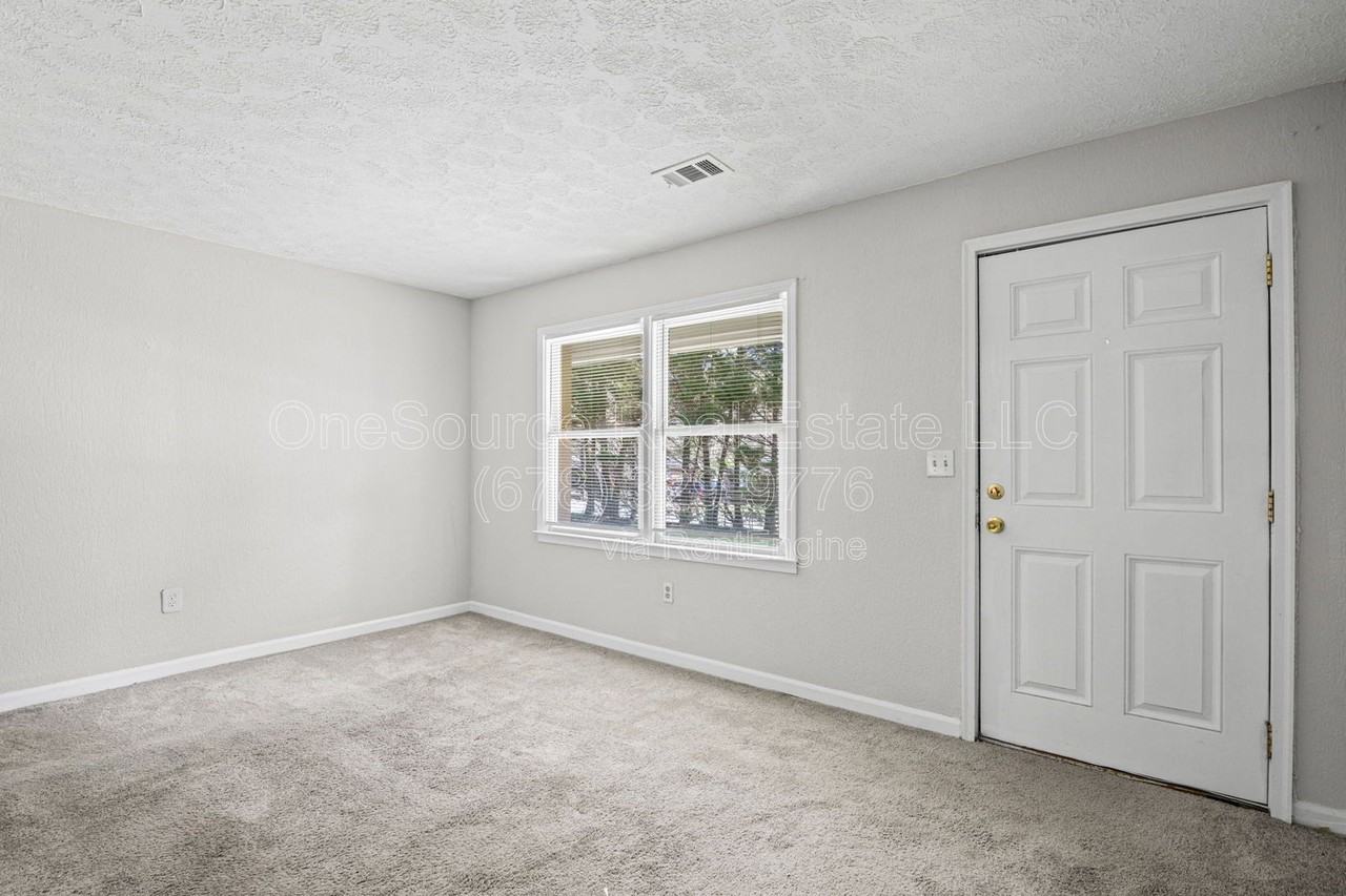 13 Hearthwood Ct - Photo 5 of 33