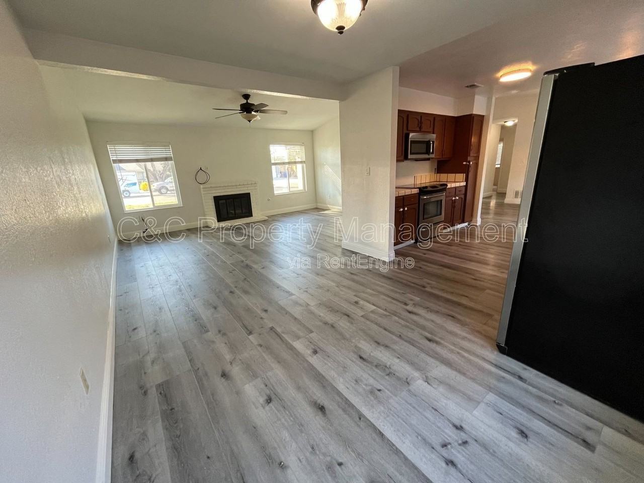 930 Amaretto Dr - Photo 5 of 18