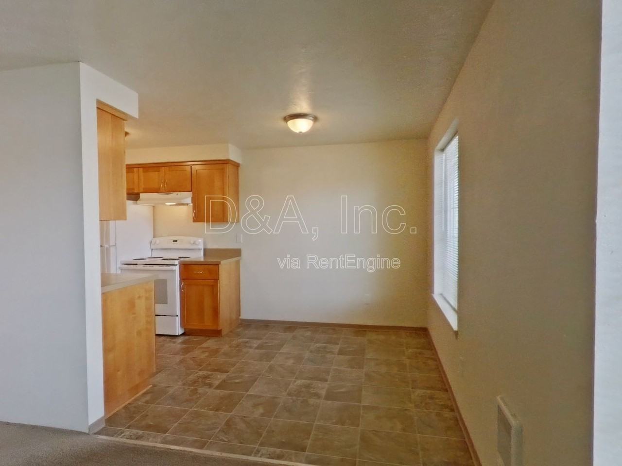 325 Se Lilly Ave #D - Photo 6 of 18