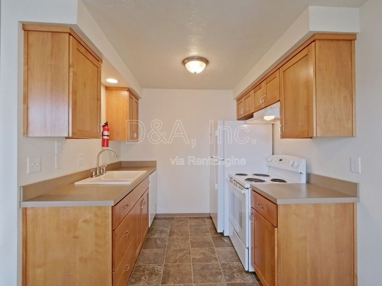 325 Se Lilly Ave #D - Photo 5 of 18