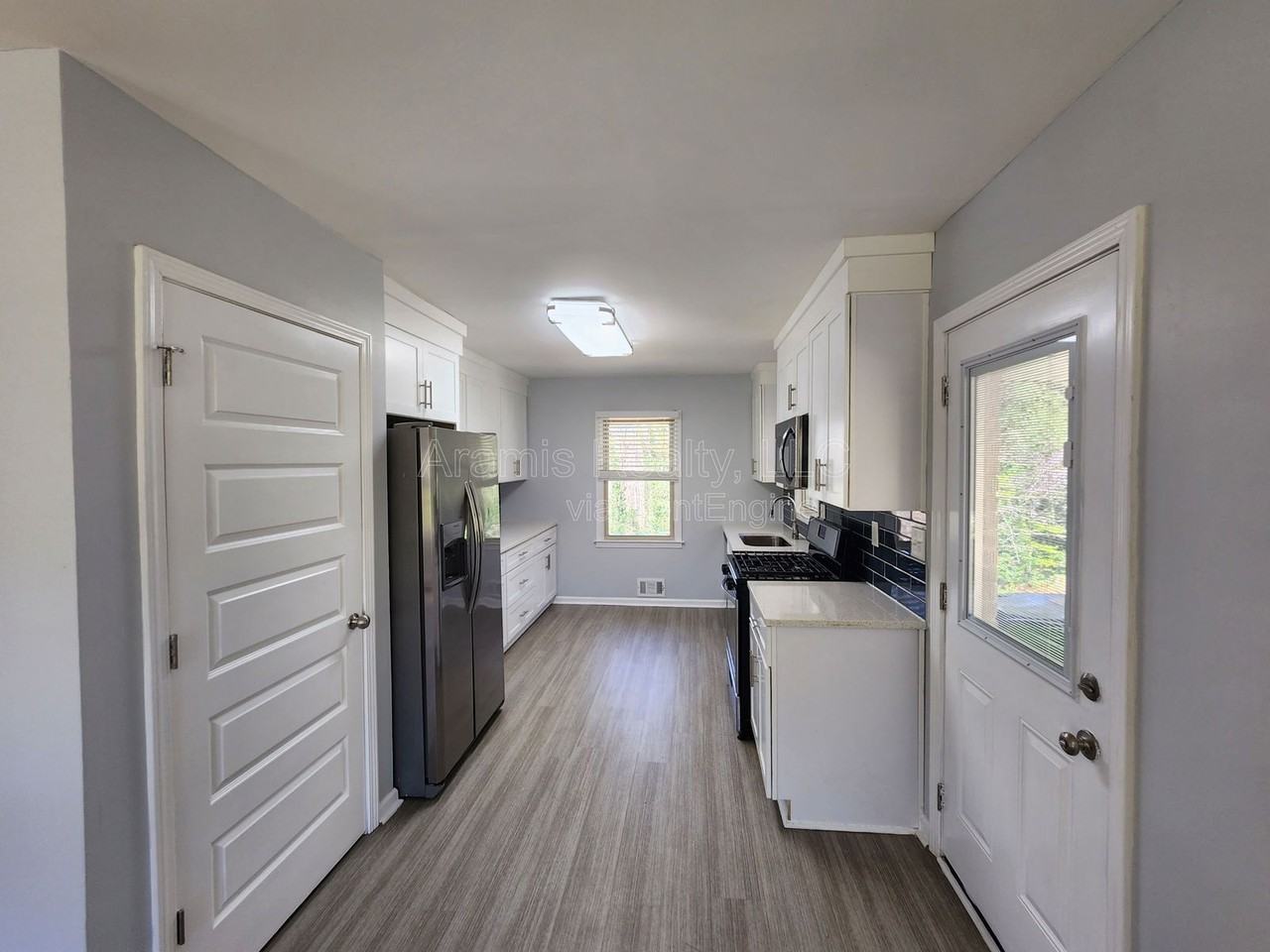 1750 Boulderview Dr Se - Photo 3 of 12