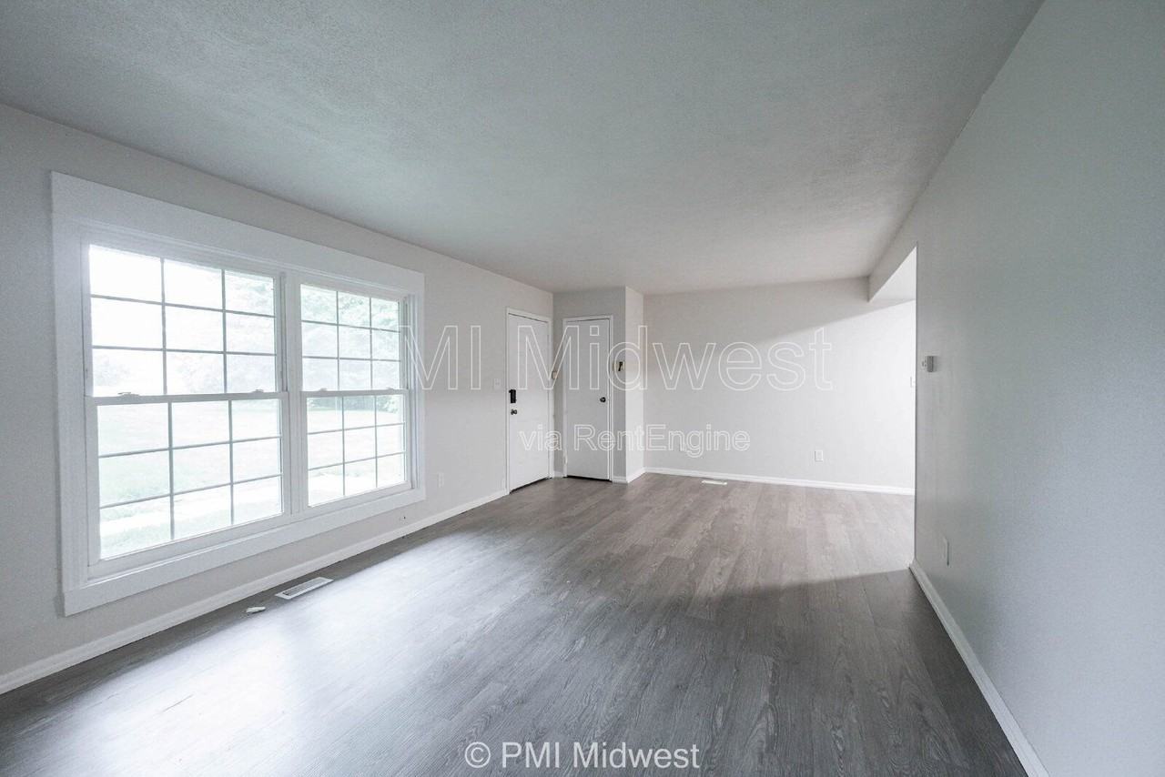 6920 Chrysler St - Photo 4 of 26