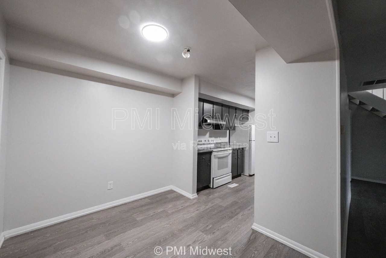 6920 Chrysler St - Photo 6 of 26