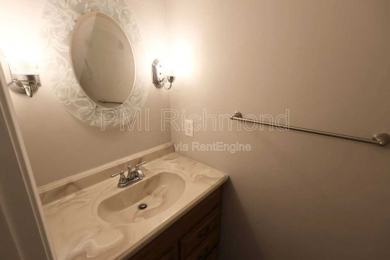 401 Walton Park Rd - Photo 4 of 17