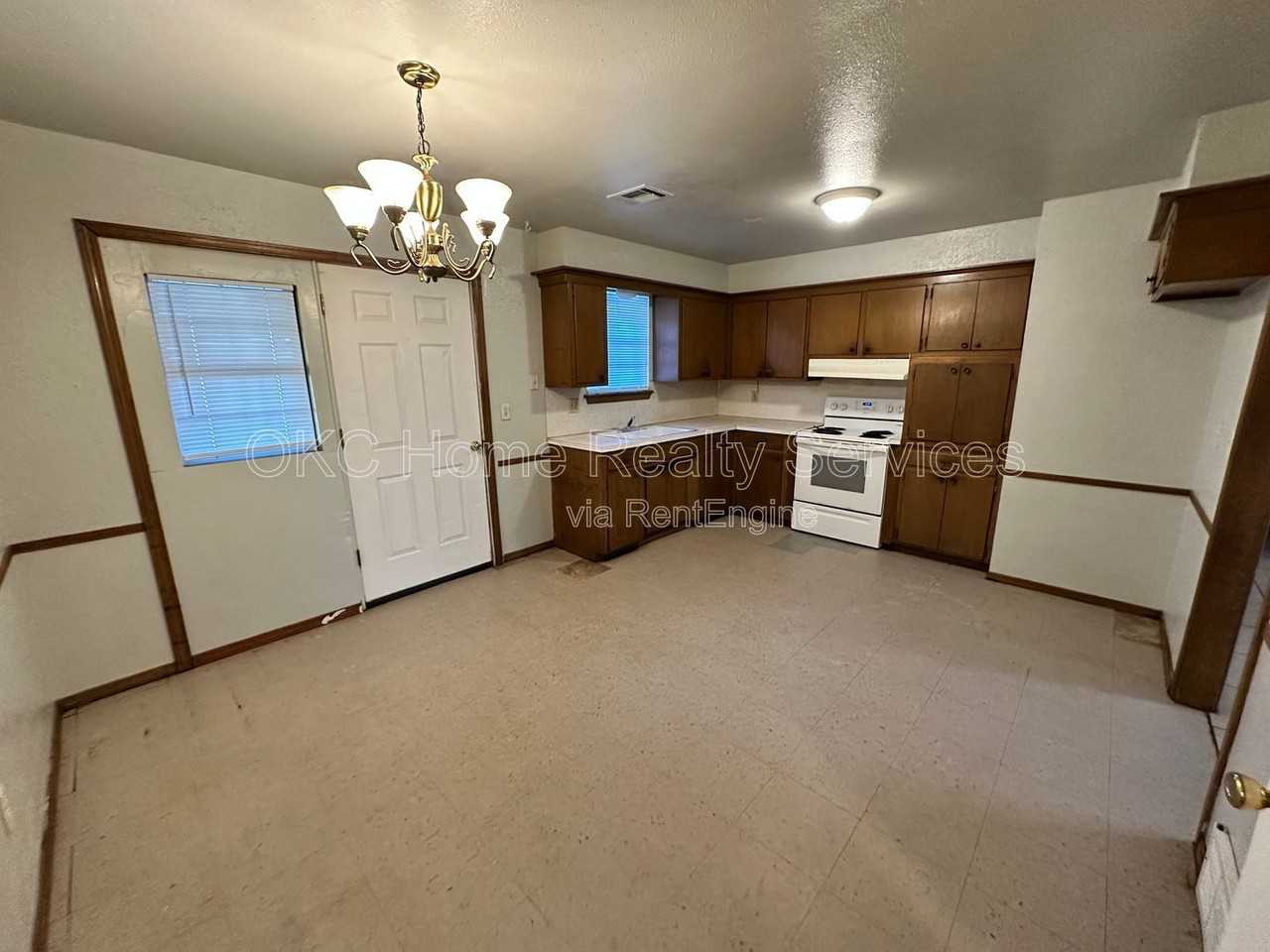 2248 Laneway Cir - Photo 7 of 14