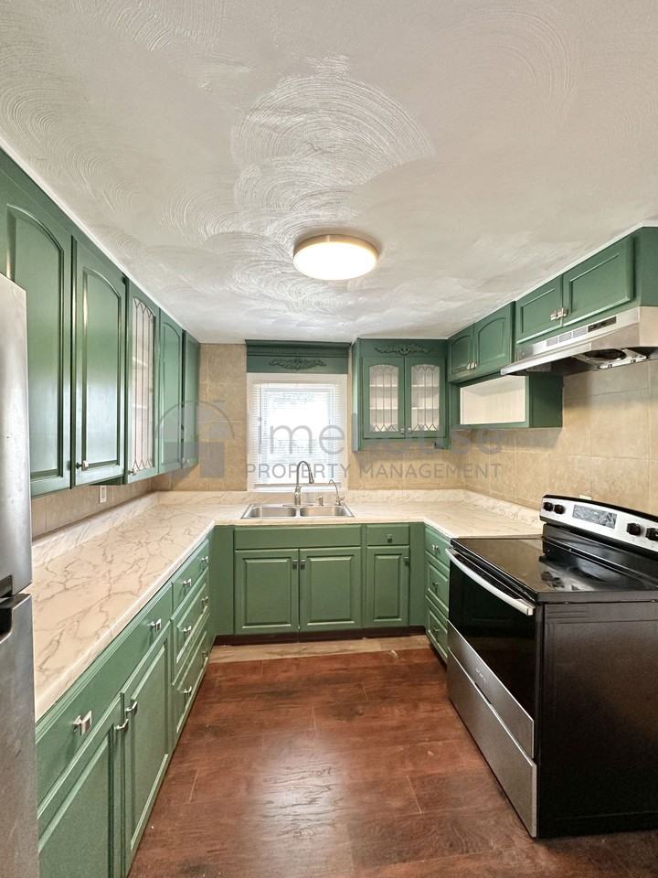 3428 Thomas St - Photo 4 of 20