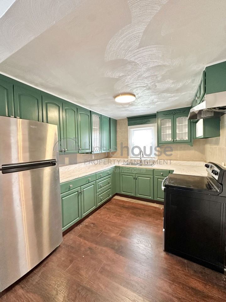 3428 Thomas St - Photo 5 of 20