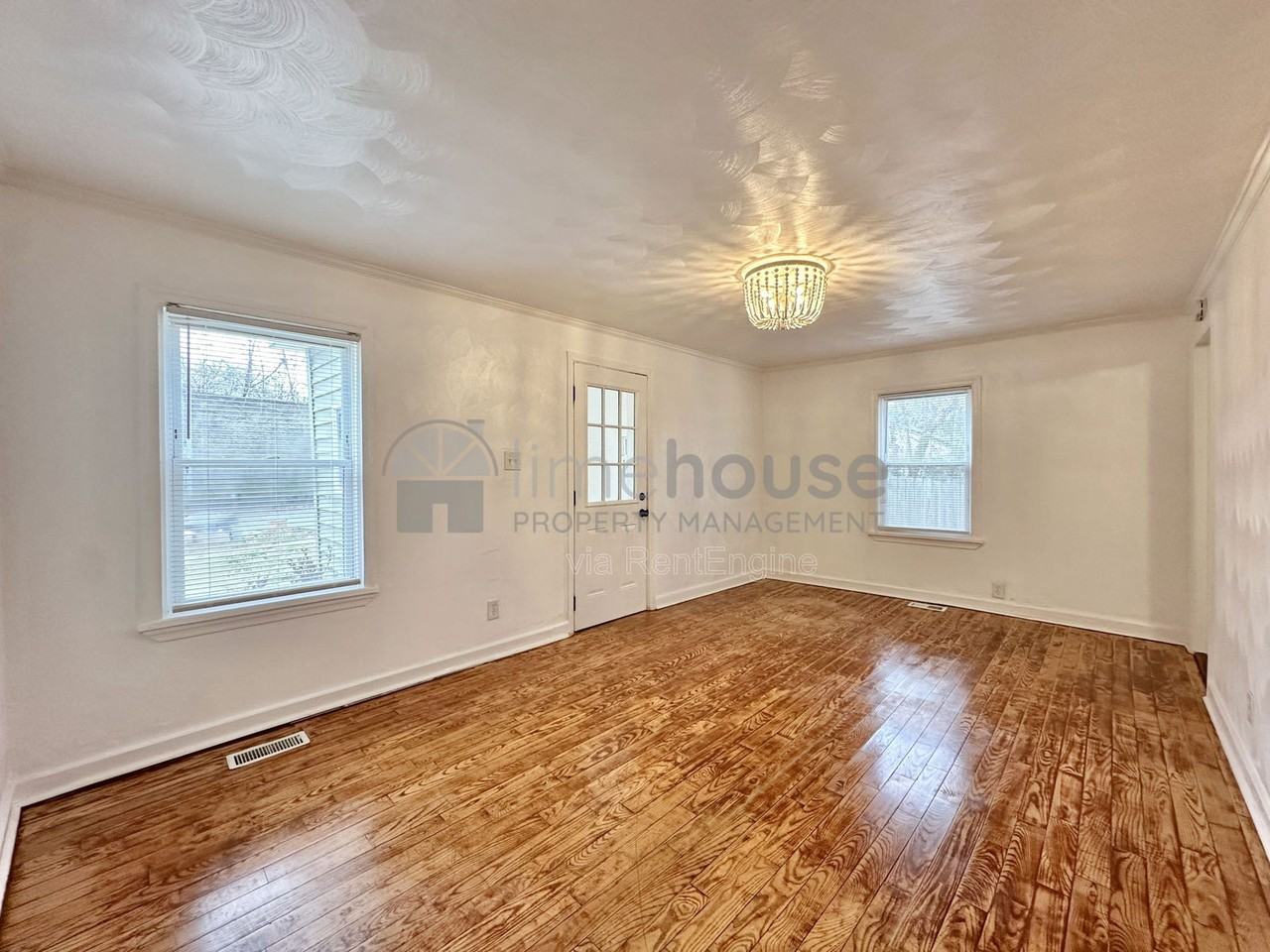 3428 Thomas St - Photo 6 of 20