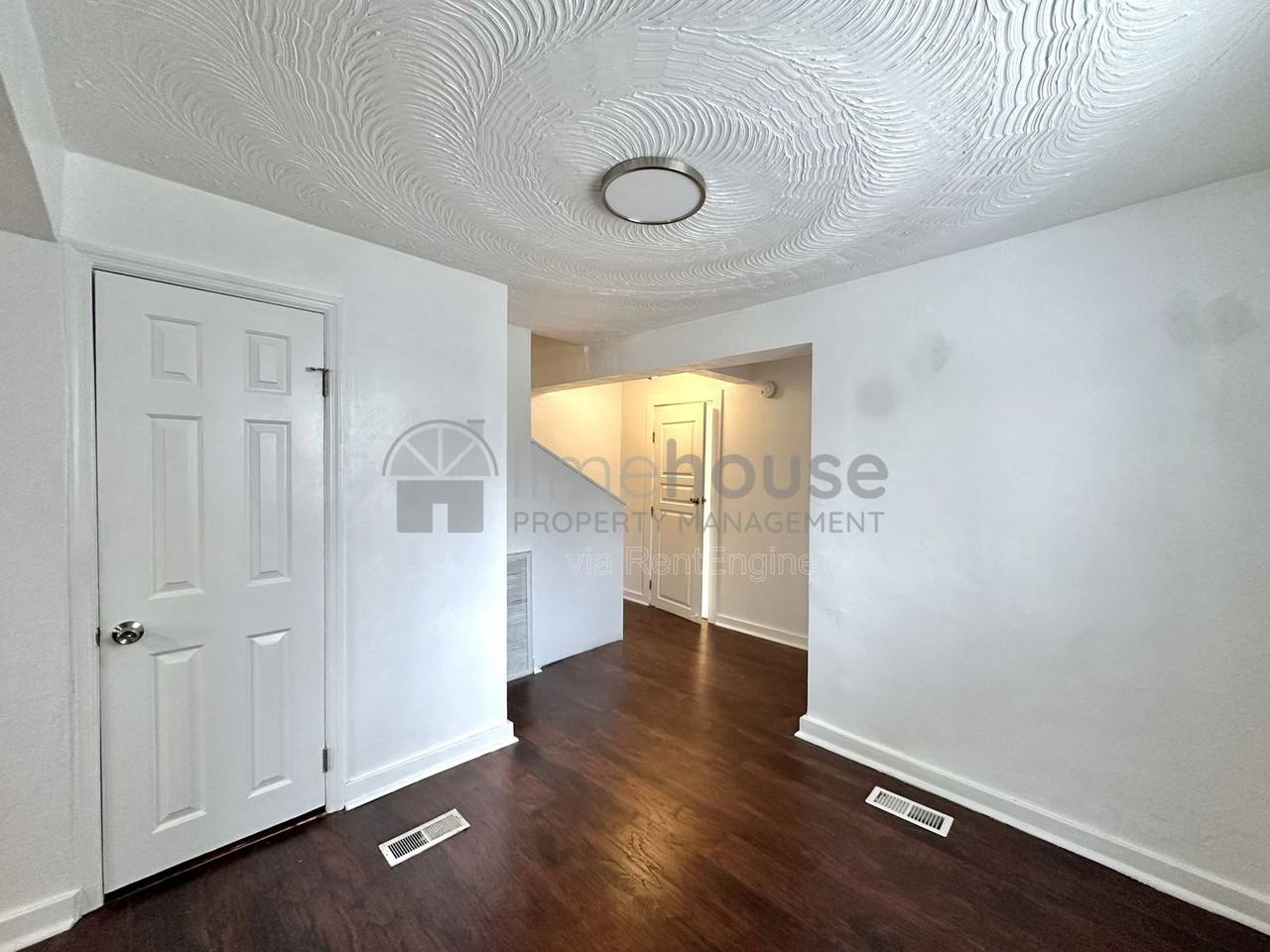 3428 Thomas St - Photo 7 of 20