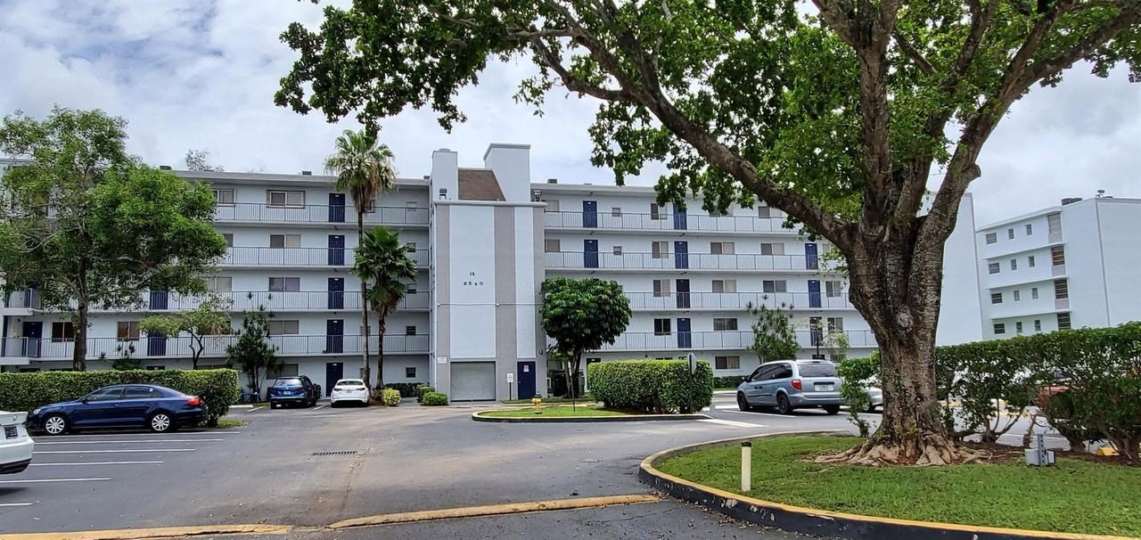 8540 N Sherman Cir #504 - Photo 2 of 8