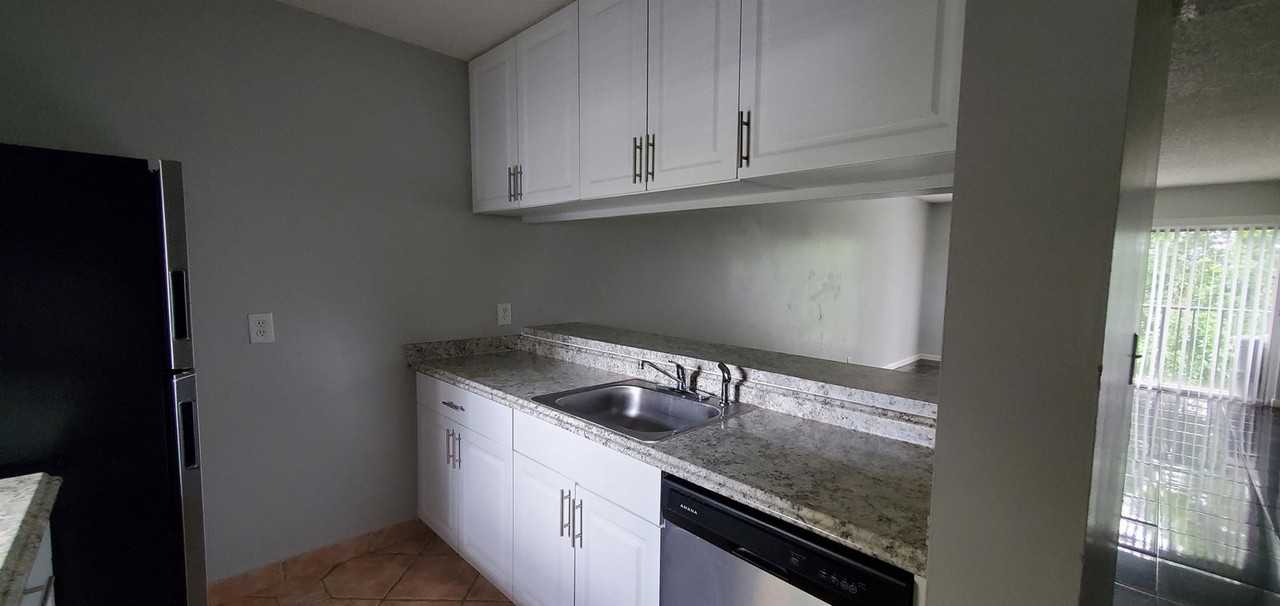 8540 N Sherman Cir #504 - Photo 6 of 8