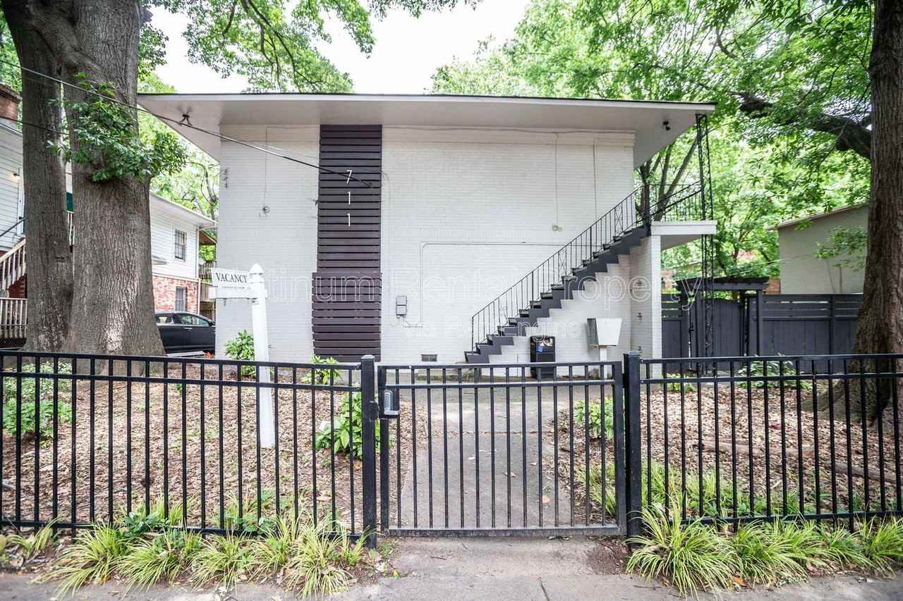 711 Argonne Ave Ne #5 - Photo 4 of 29