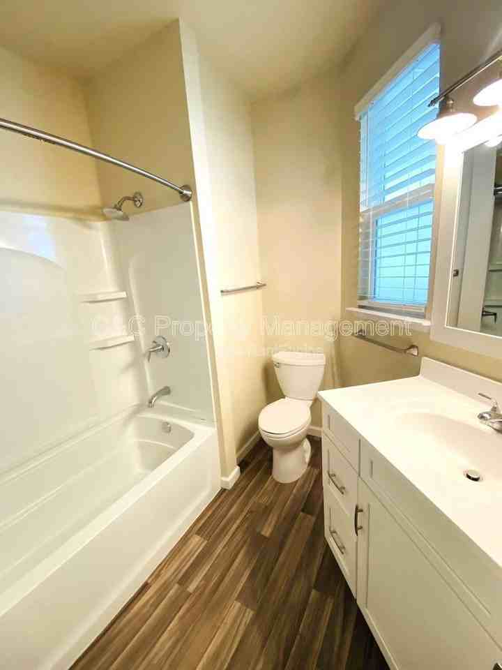 610 Pacific Ave #3 - Photo 4 of 8