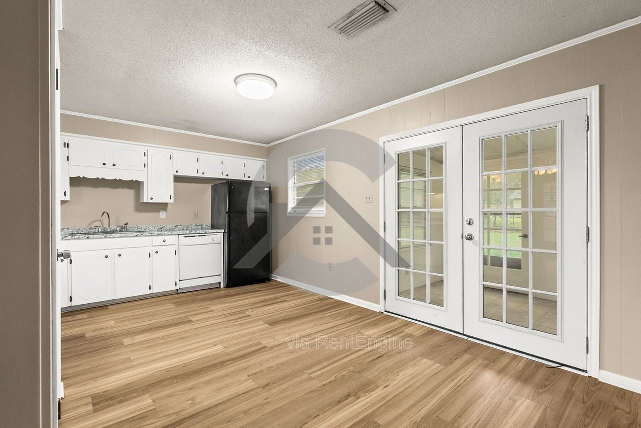 2403 Broadview Ave - Photo 4 of 17