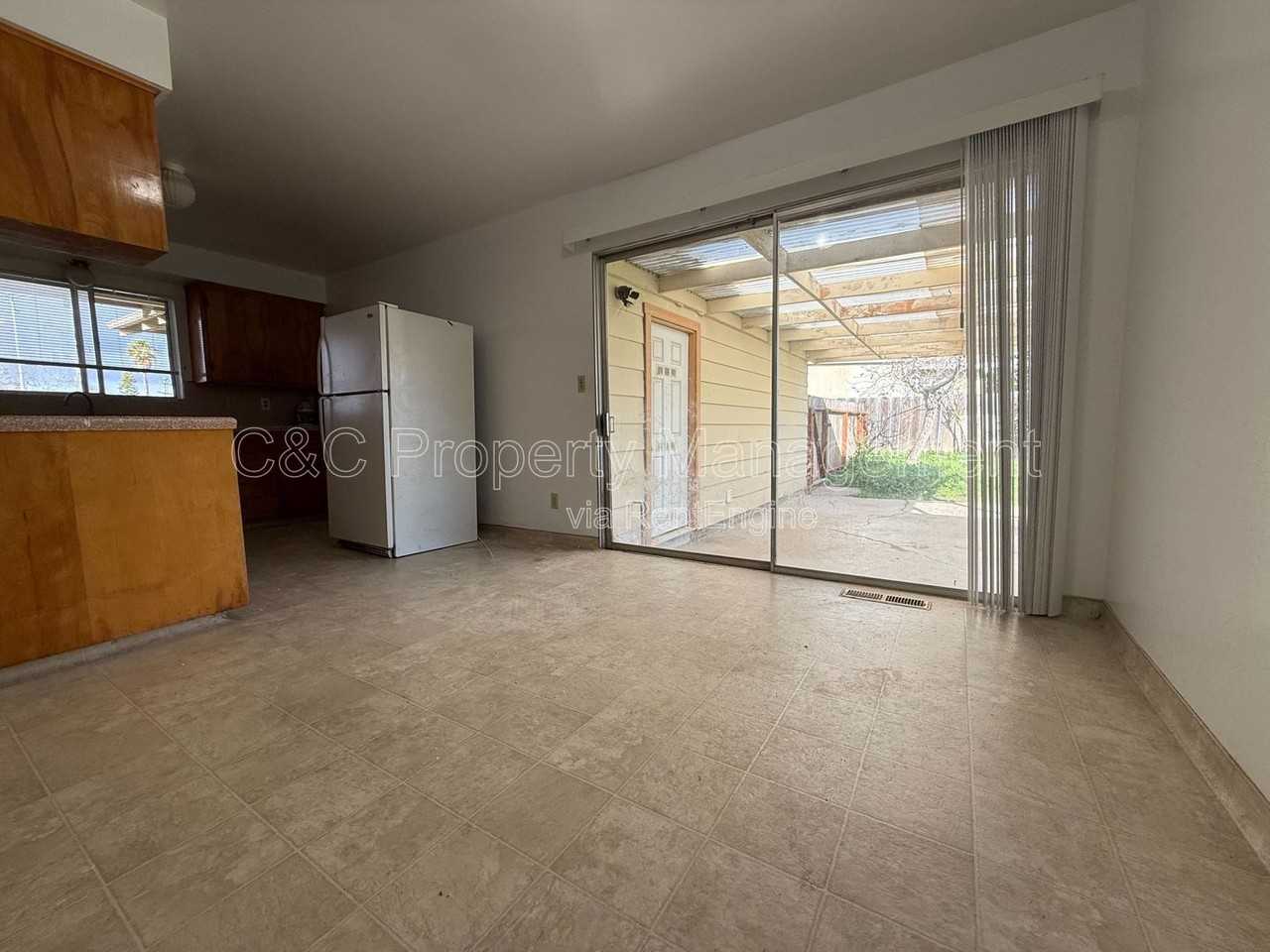 840 Camille Ct - Photo 2 of 10