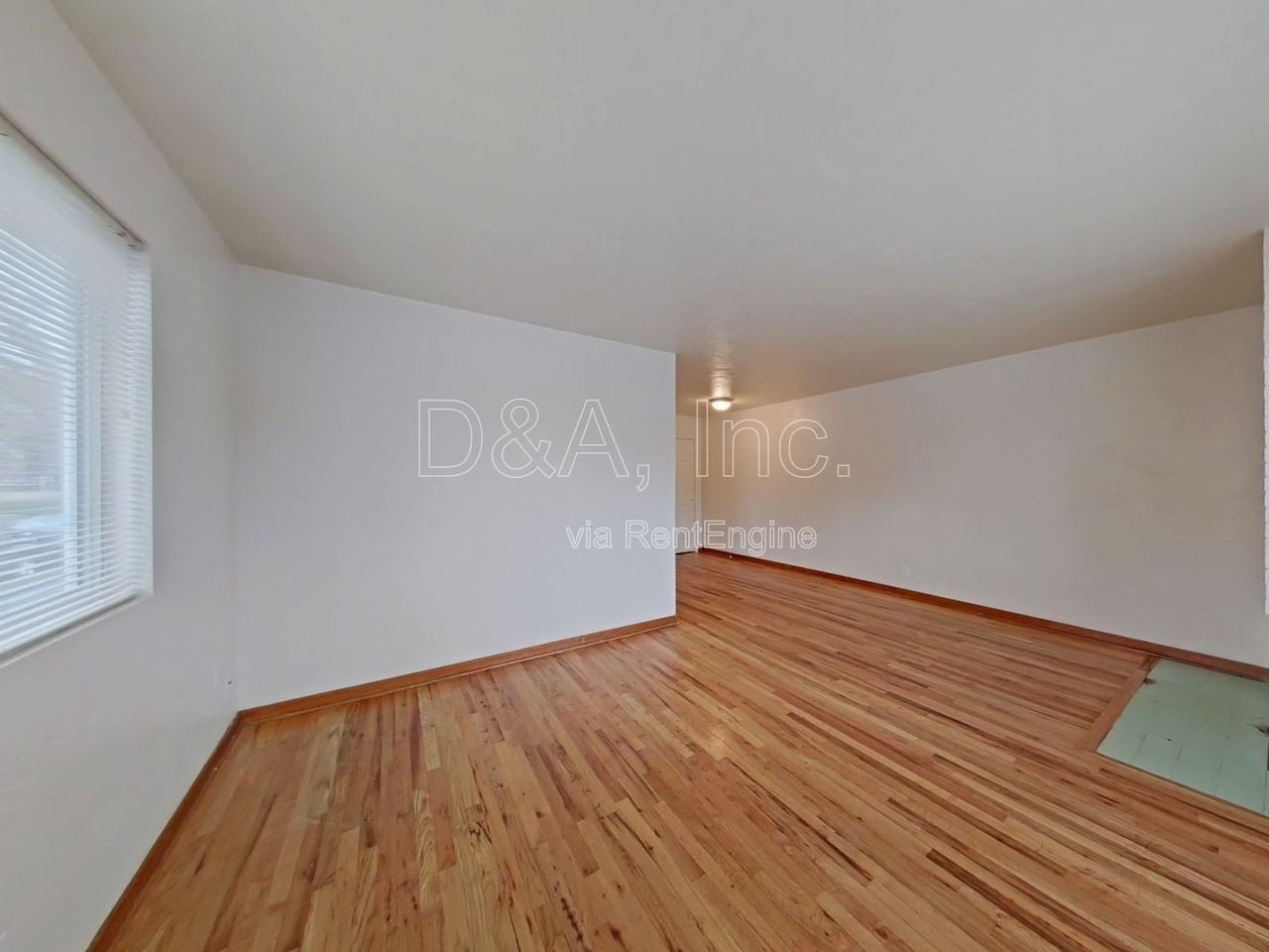 710 Nw 27th St - Photo 3 of 12