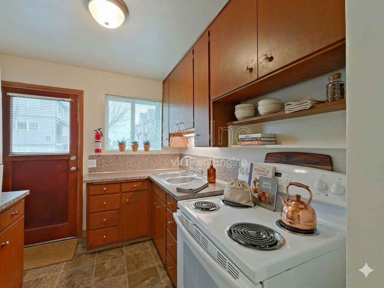 710 Nw 27th St - Photo 4 of 12