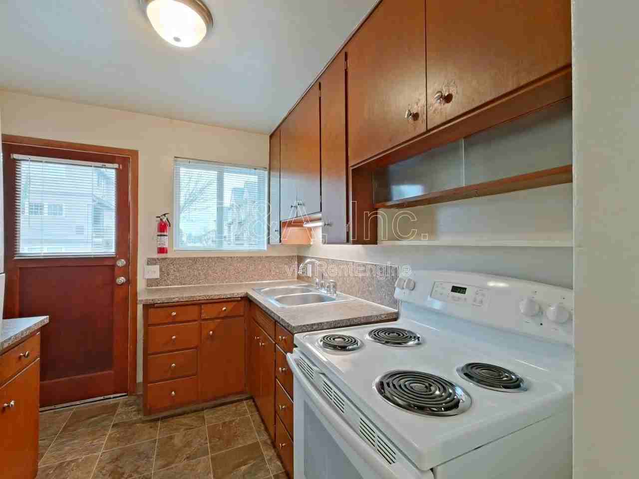 710 Nw 27th St - Photo 5 of 12