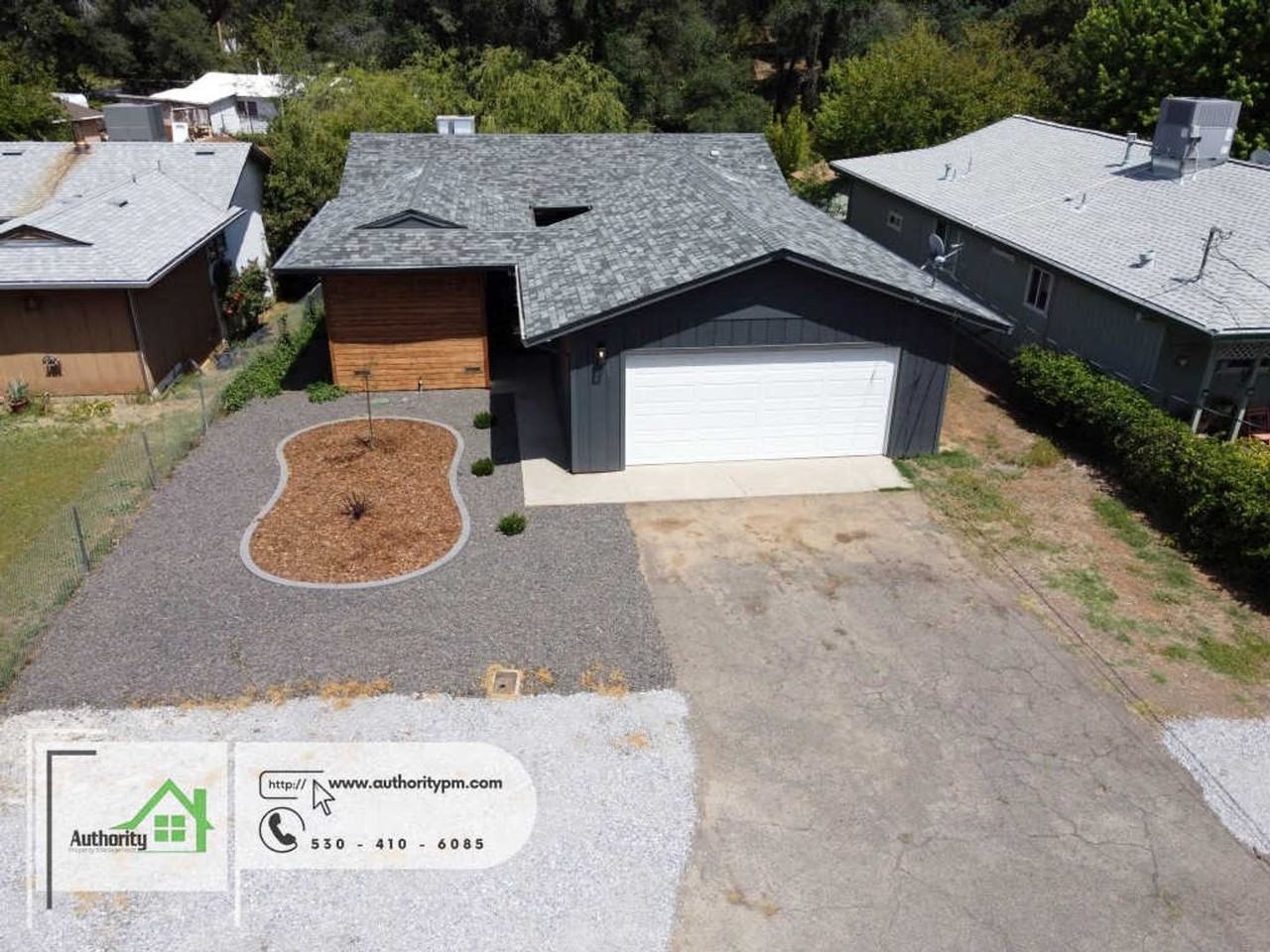 1833 Oregon St - Photo 5 of 30