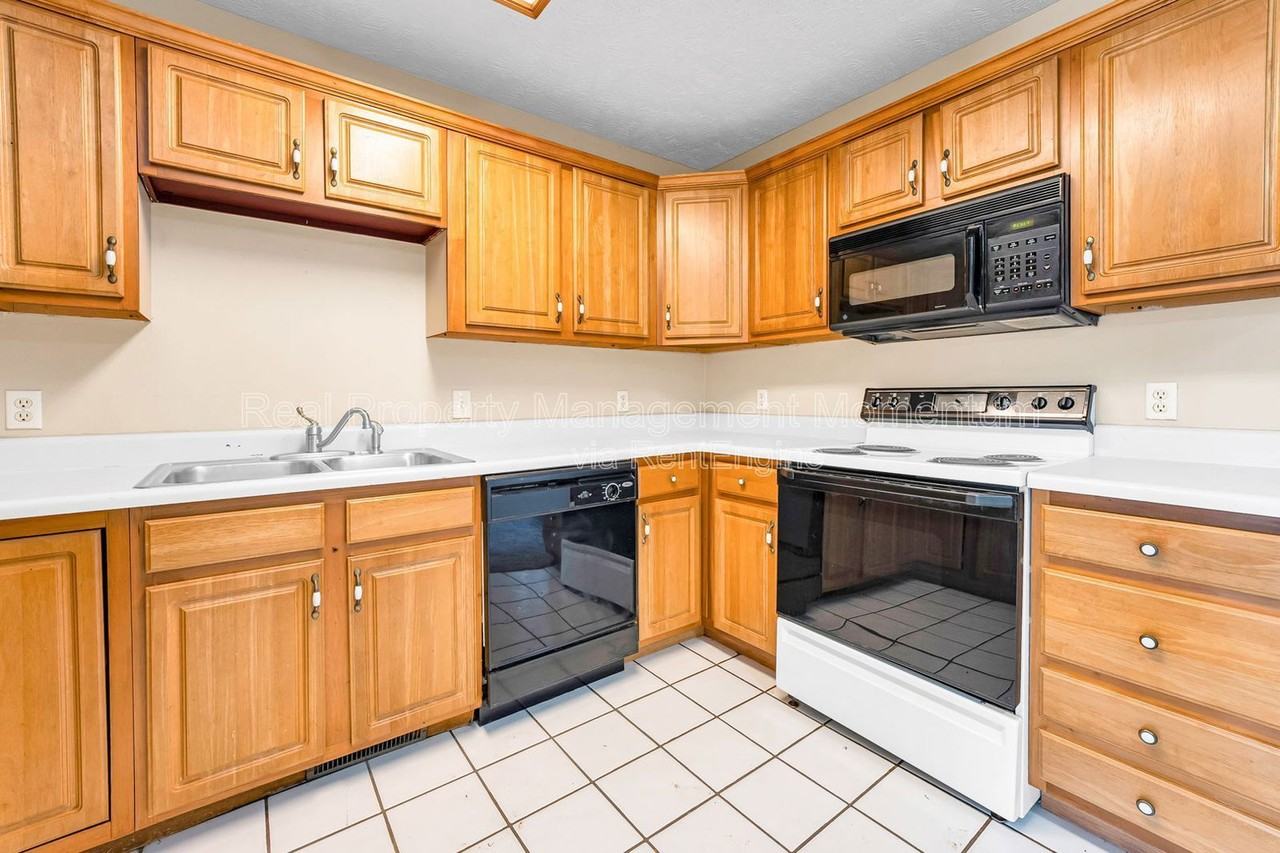 3348 S Doris Ct - Photo 3 of 25