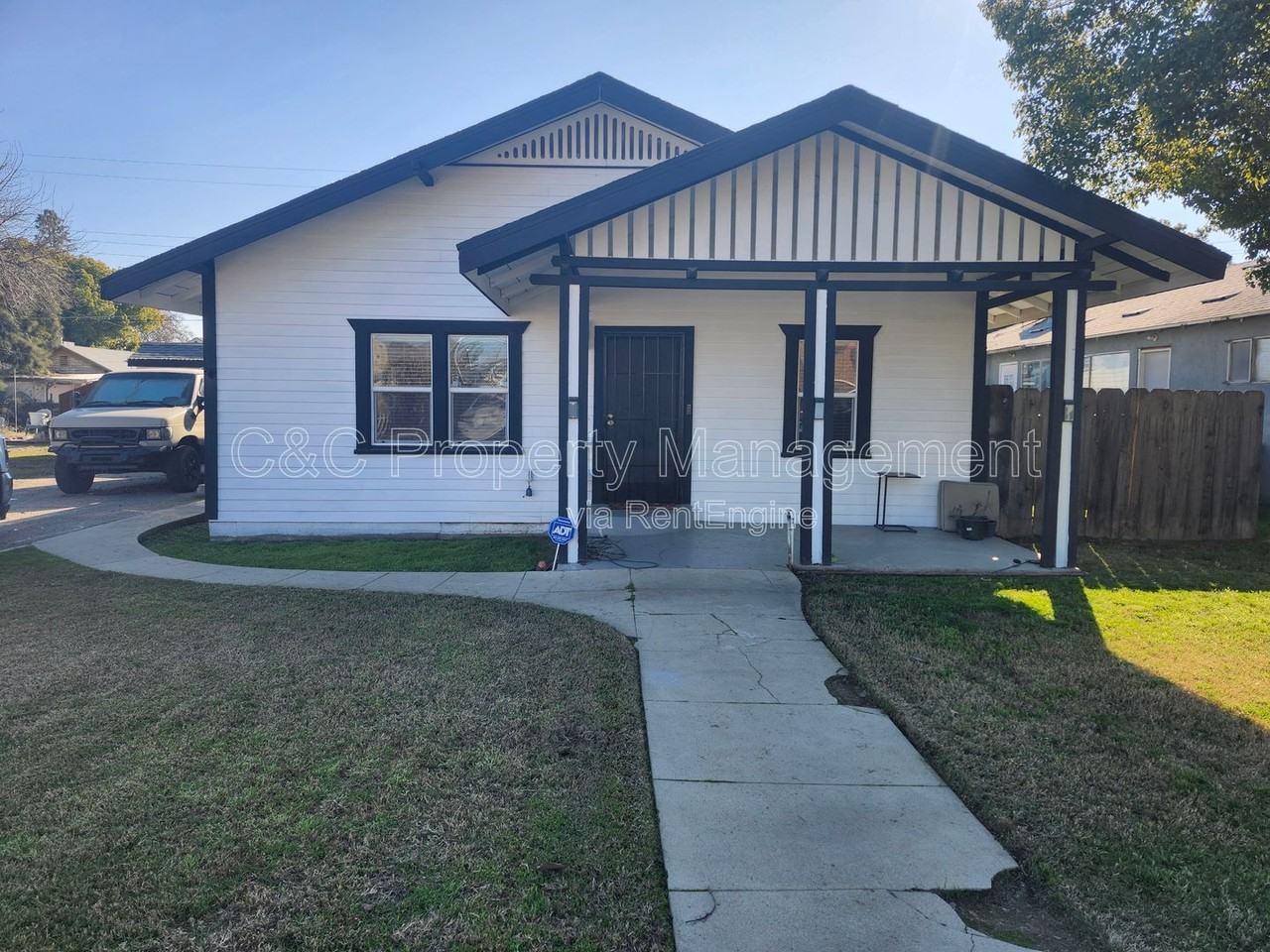 765 E San Joaquin Ave - Photo 2 of 23