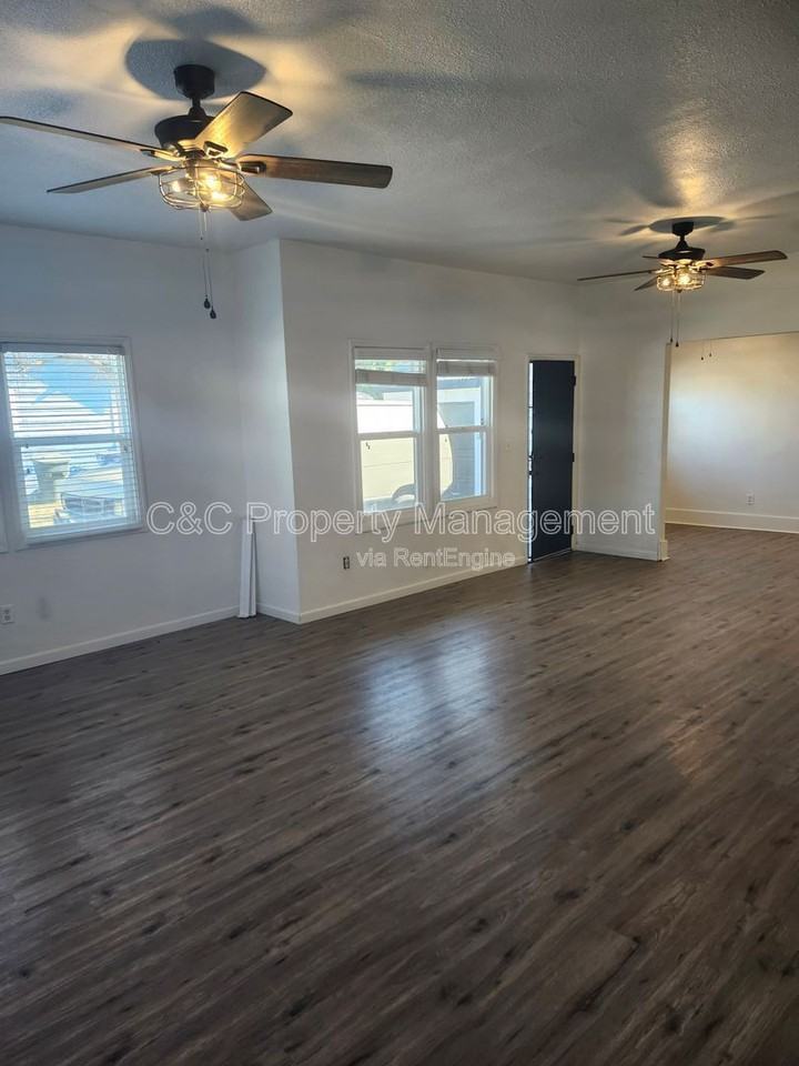 765 E San Joaquin Ave - Photo 4 of 23