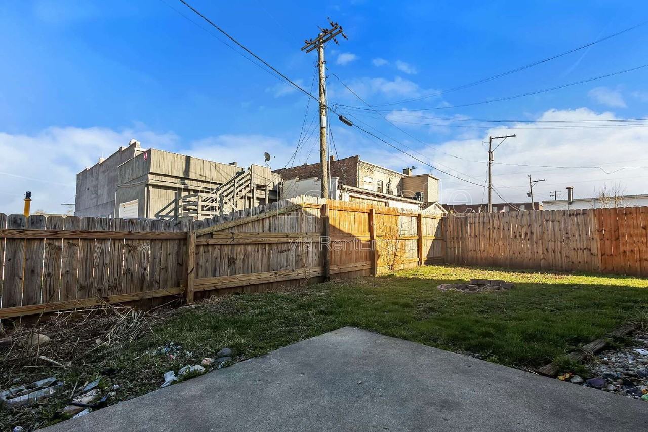 30 W Oxford St - Photo 2 of 10