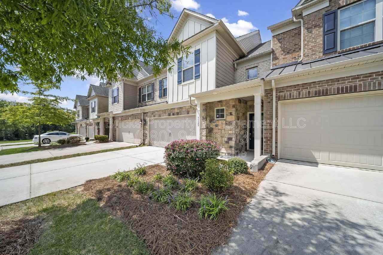 3129 Hartson Pointe Dr - Photo 3 of 37