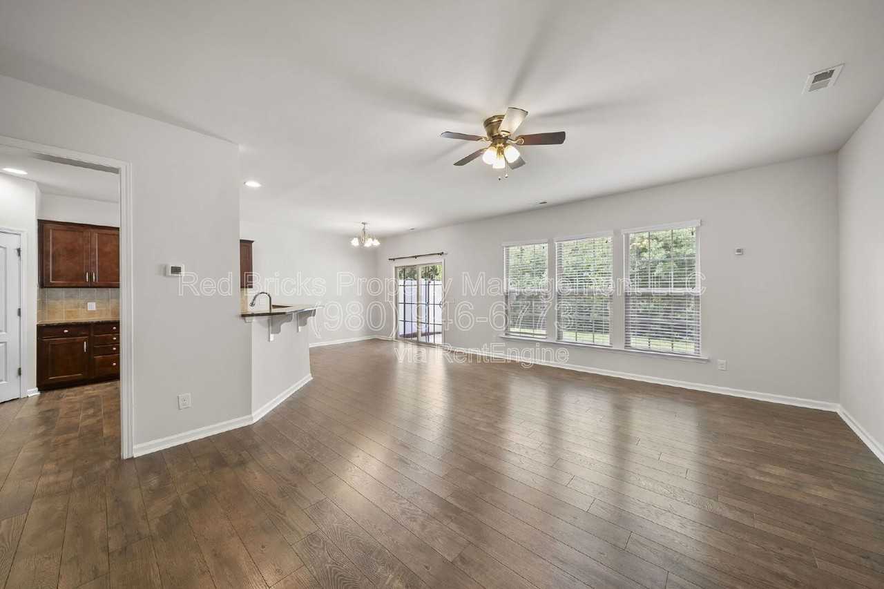 3129 Hartson Pointe Dr - Photo 6 of 37