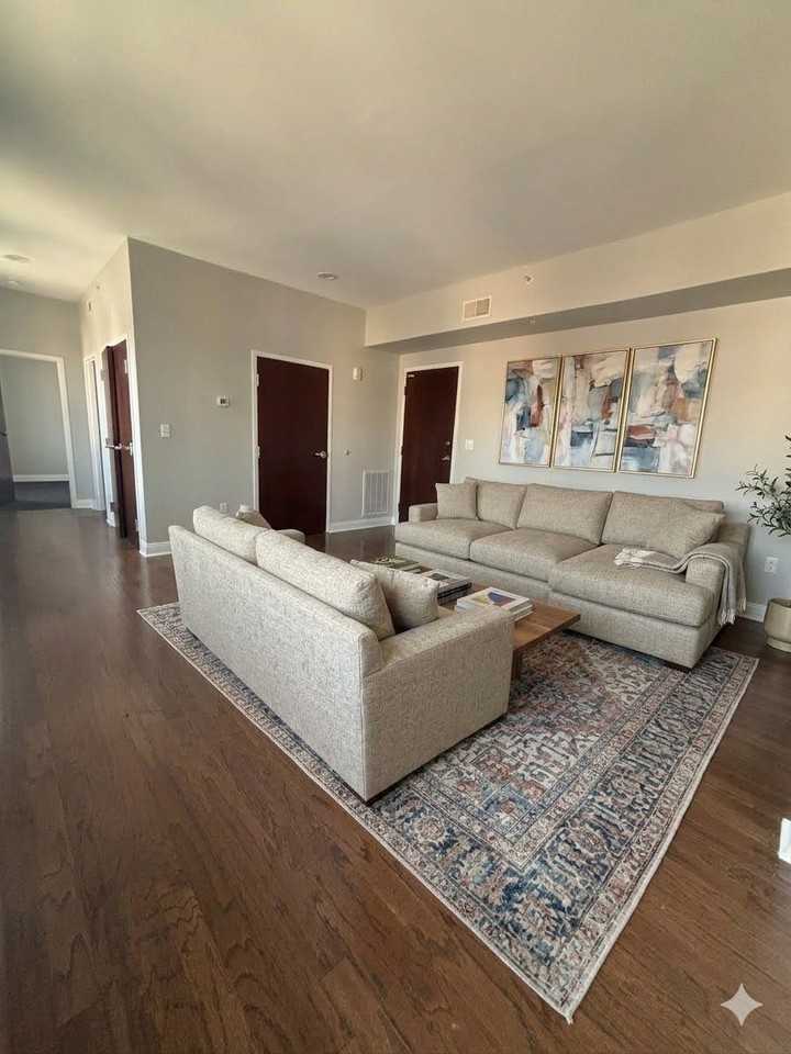 210 Farmington Ave #405