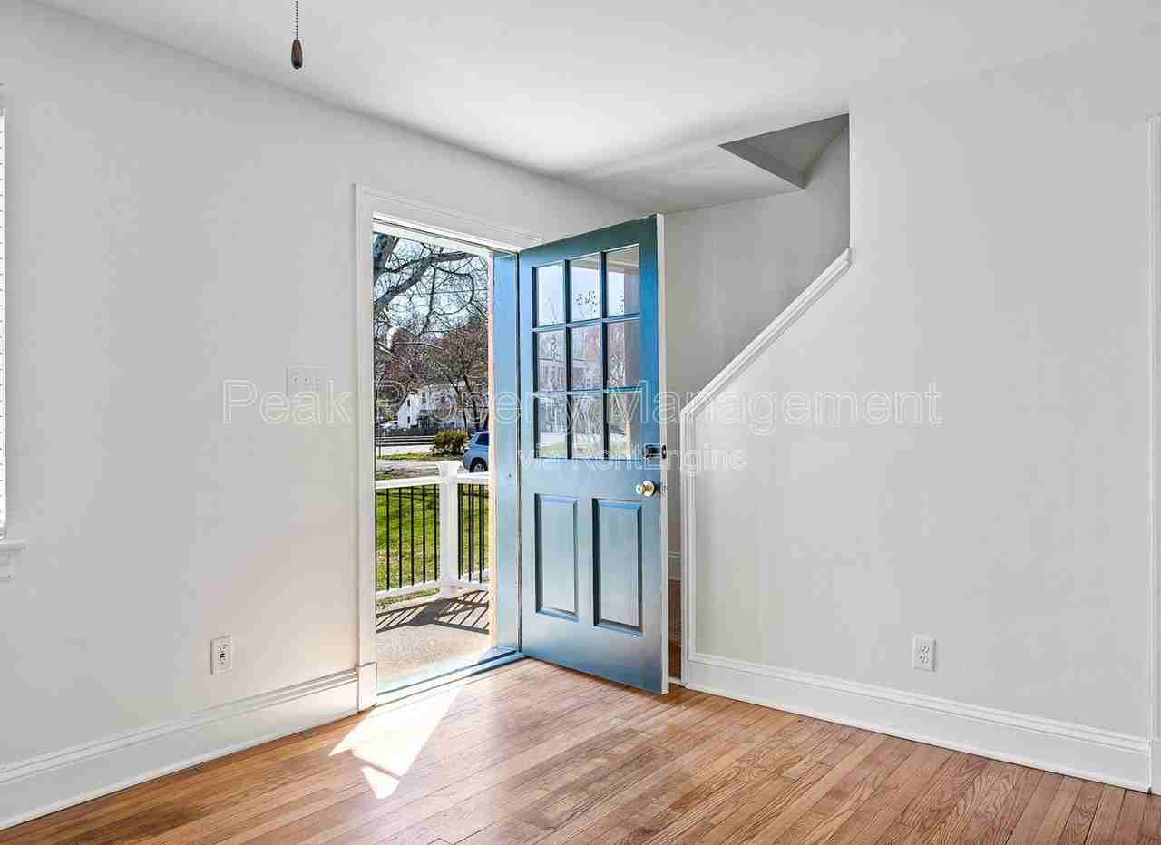 402 S Center St #1 - Photo 3 of 19