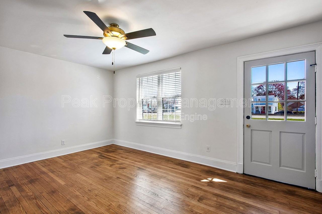 402 S Center St #1 - Photo 4 of 19