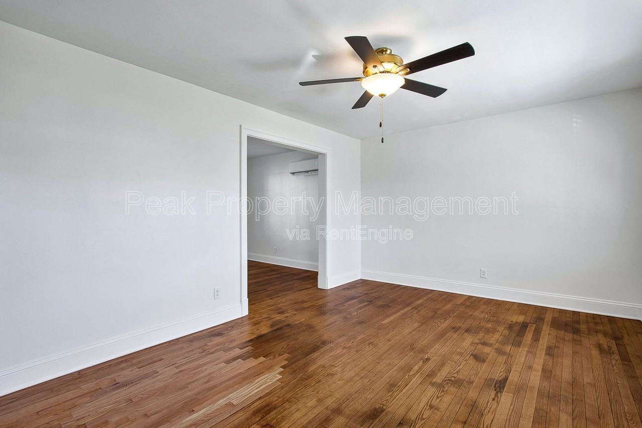 402 S Center St #1 - Photo 6 of 19