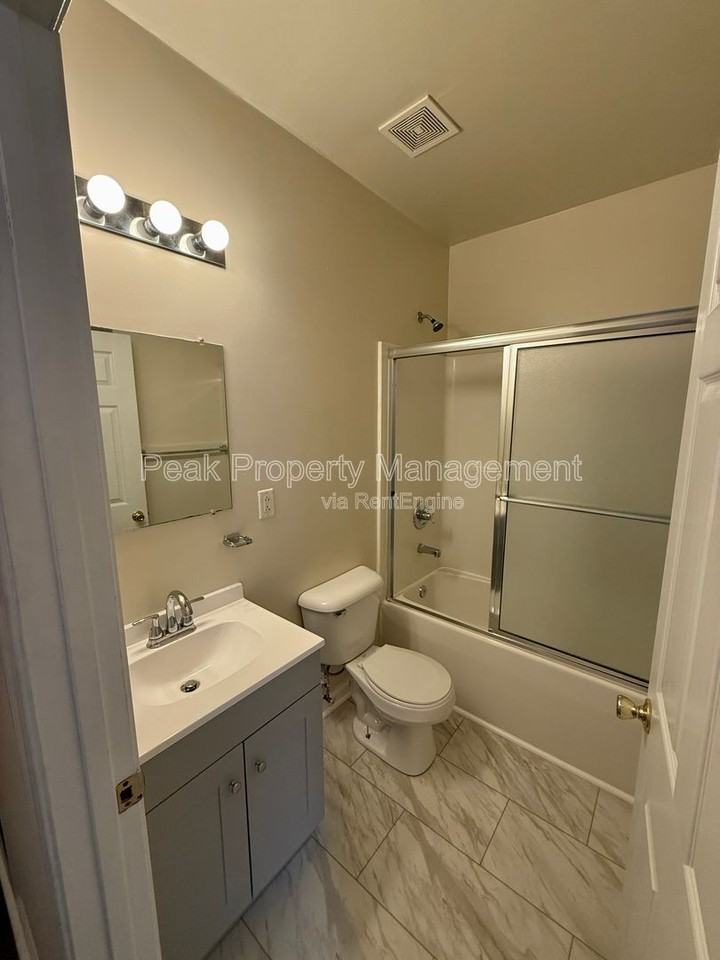 1110 W Main St #1106-1108 - Photo 4 of 12