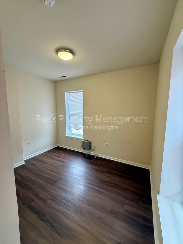 1110 W Main St #1106-1108 - Photo 6 of 12